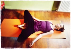 5 ejercicios de yoga relajante para una buena noche de sueño Supta-Baddhakonasana-Lying-Butterfly-Pose